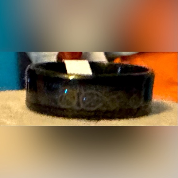 NWOT stainless steal ring w/ blue sparkle inside & black on the outside. Size 11 - Picture 1 of 3